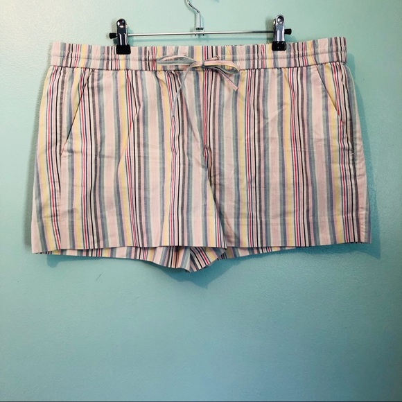 LOFT Pants - 🛒 LOFT Women’s stretchy multi color stripe shorts